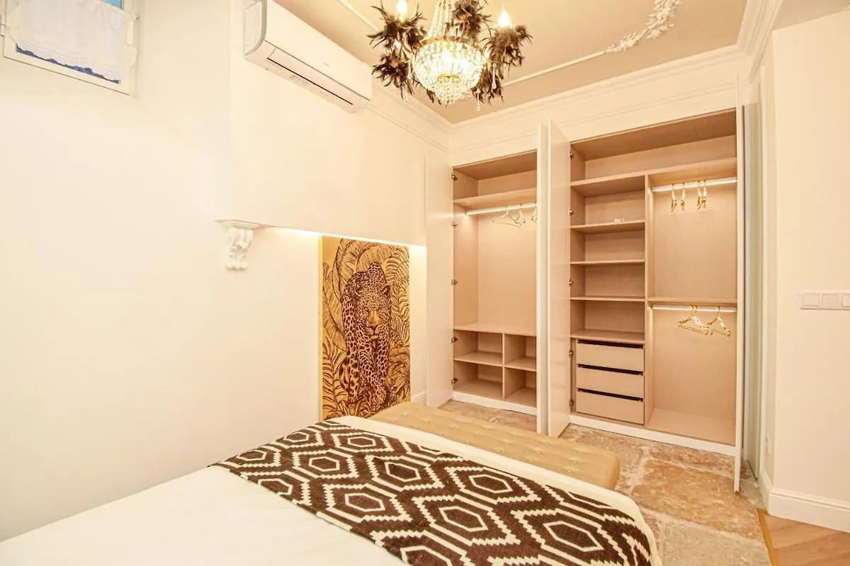 New Exquisite Cozy Baroque Apartment Portuguese Soul 2P Lisbon Portugal