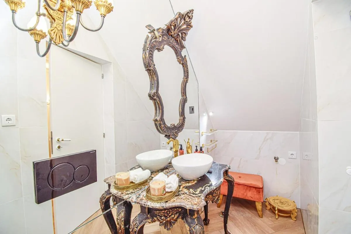 New Exquisite Cozy Baroque Apartment Portuguese Soul 2P Lisbon Portugal